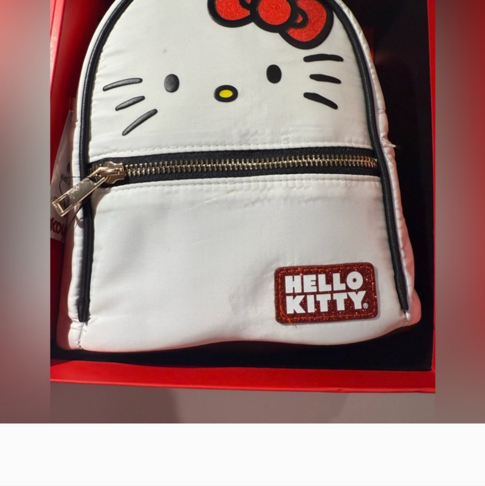 Hello Kitty Mini Backpack Gift Set - Picture 2 of 7